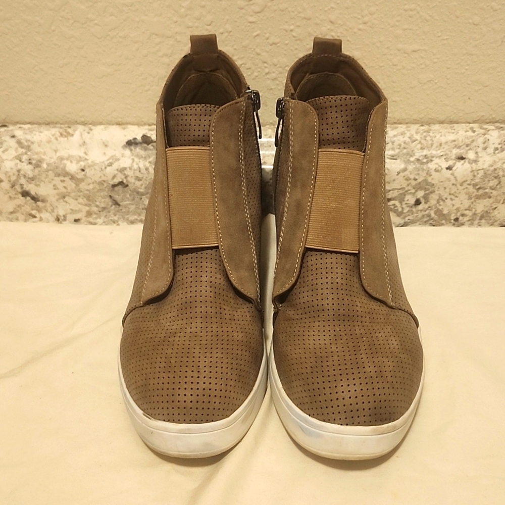JG women's ankle boots. Box 7